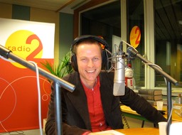 Erik Burke als presentator bij Radio 2